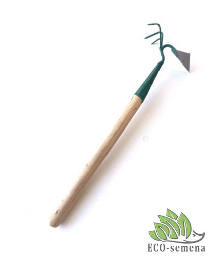 Тяпка с рыхлителем и деревянной ручкой Тяпка с рыхлителем и деревянной ручкой